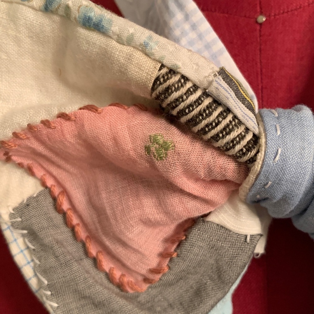 Jabot - Picture 2 of 5